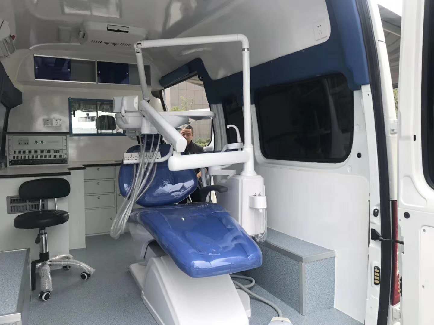 大通V80牙科車 大通V80牙科車