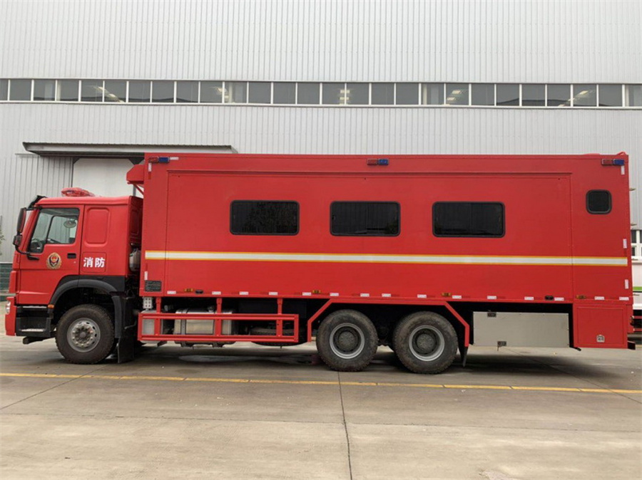 重汽豪沃后雙橋24人宿營車 重汽豪沃后雙橋24人宿營車