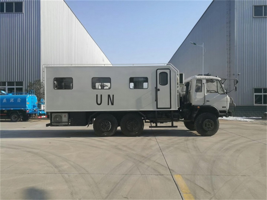 六驅越野8人宿營車 六驅越野8人宿營車