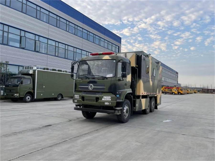 東風六驅自行式炊事車 東風六驅自行式炊事車