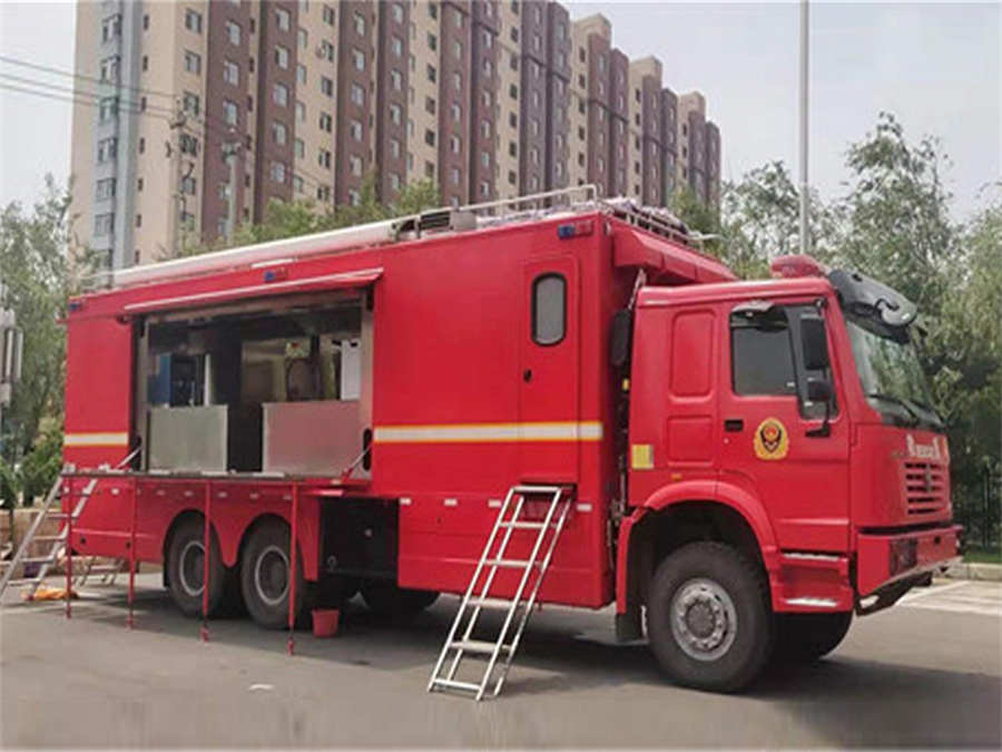 重汽汕德卡6x6越野炊事車 重汽汕德卡6x6越野炊事車