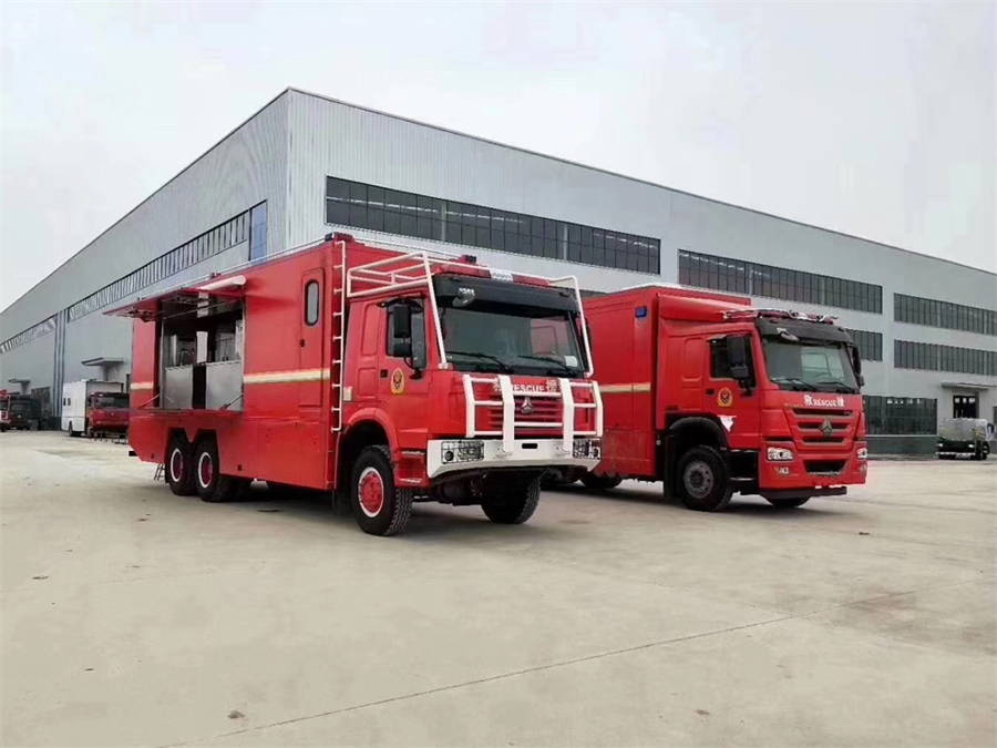 重汽汕德卡6x6越野炊事車 重汽汕德卡6x6越野炊事車