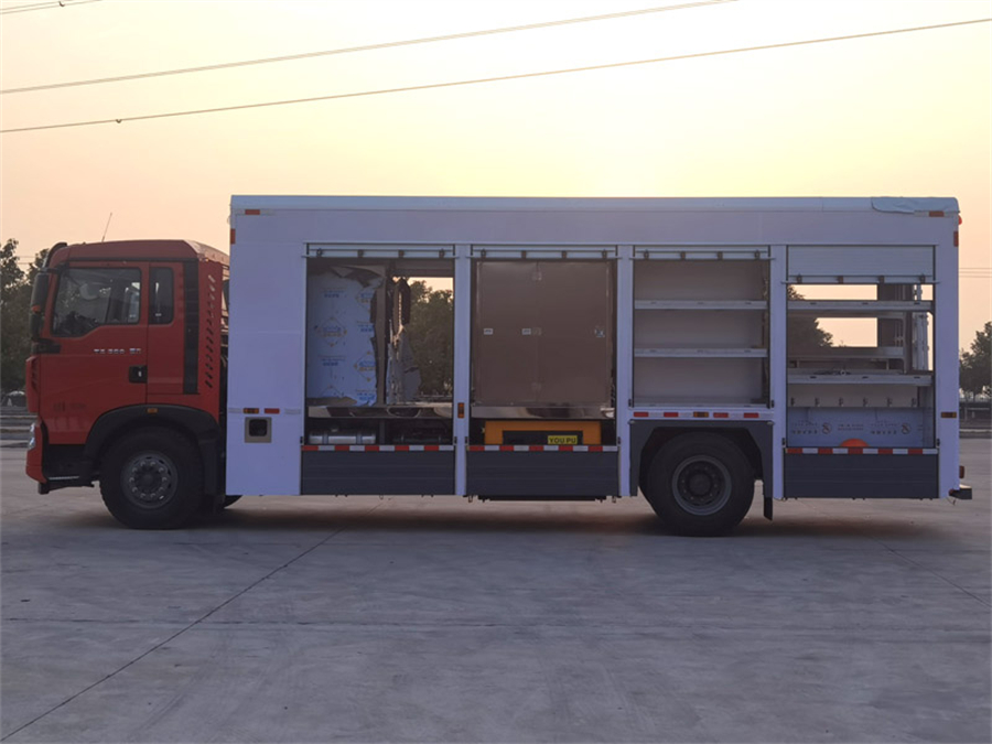 重汽豪沃凈水車 重汽豪沃凈水車