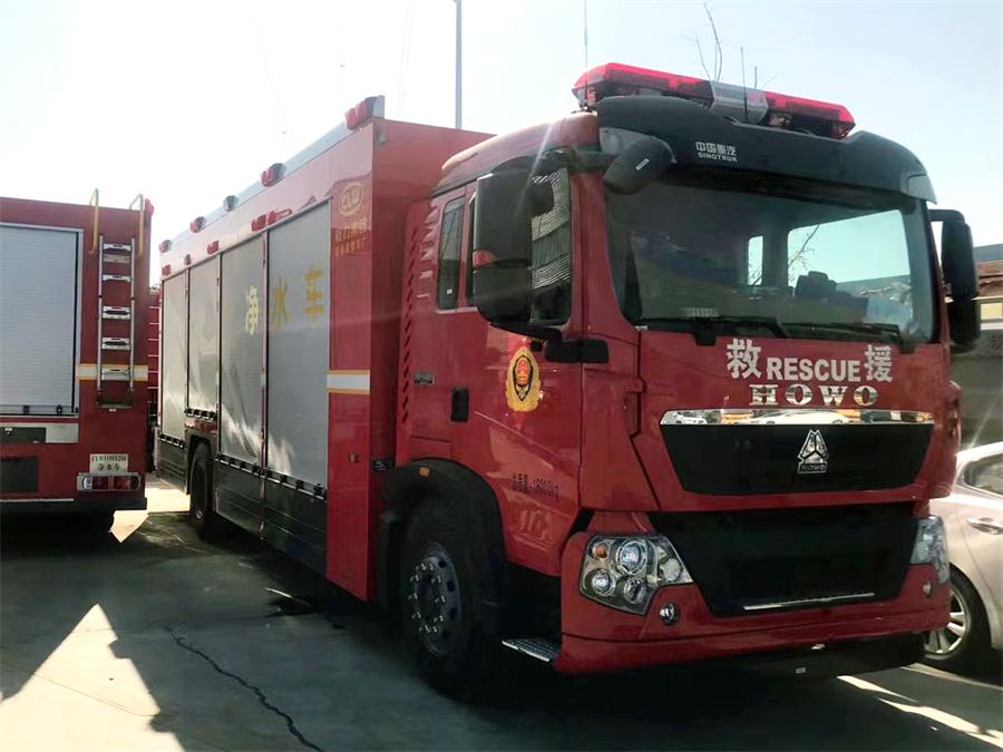 重汽豪沃移動(dòng)凈水車 重汽豪沃移動(dòng)凈水車