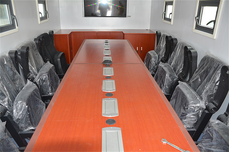 東風六驅越野指揮車 東風六驅越野指揮車