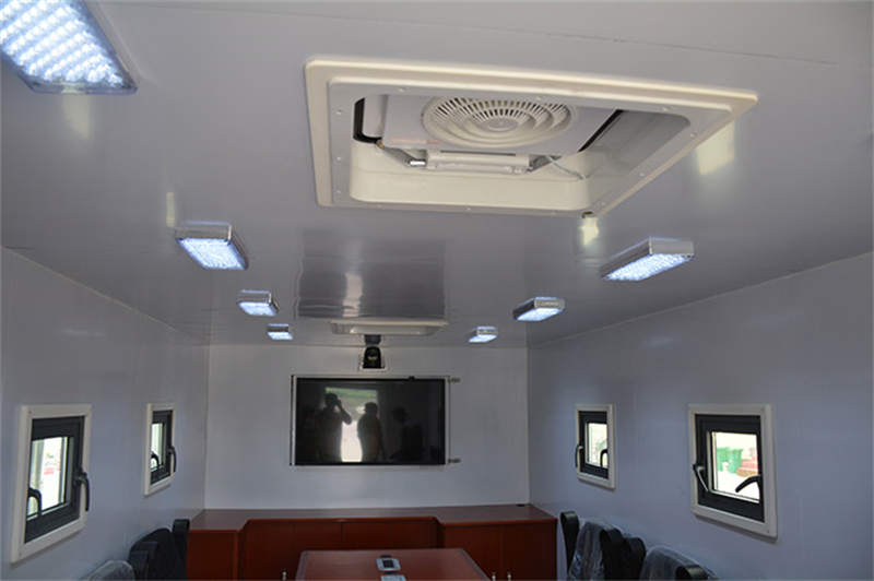 東風六驅越野指揮車 東風六驅越野指揮車