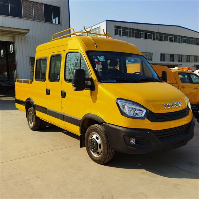 依維柯工程車（9座藍(lán)牌）