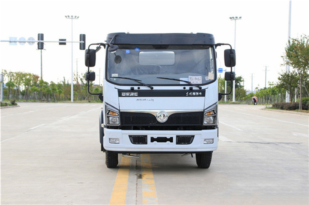 國(guó)六9立方東風(fēng)D7 灑水車(chē) 國(guó)六9立方東風(fēng)D7 灑水車(chē)