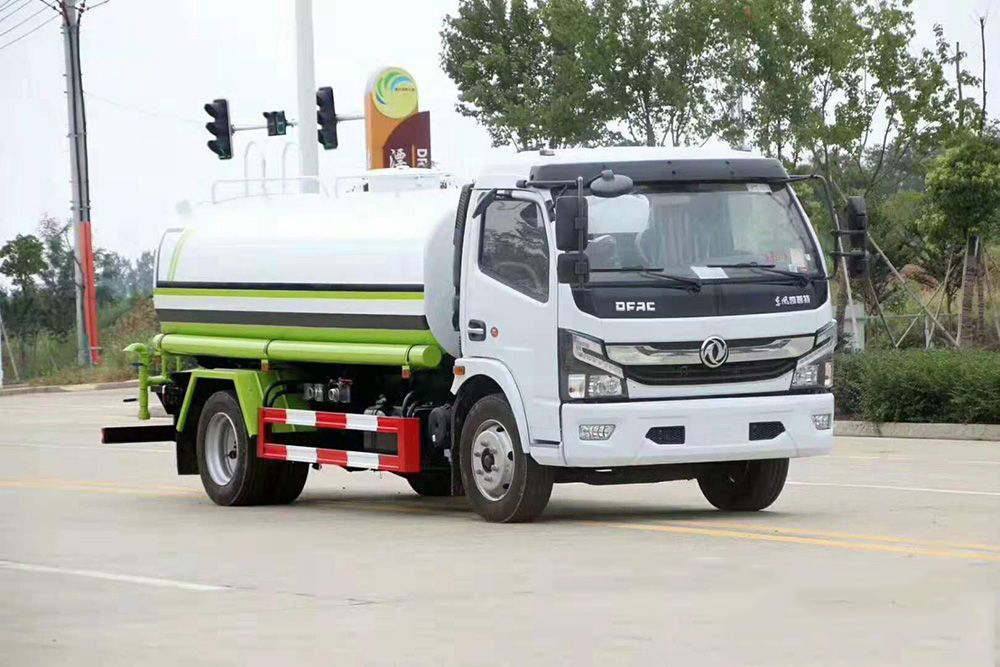 國(guó)六9立方東風(fēng)D7 灑水車(chē) 國(guó)六9立方東風(fēng)D7 灑水車(chē)