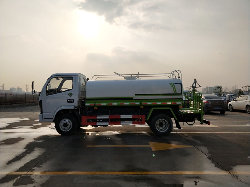 國六5方東風(fēng)灑水車 國六5方東風(fēng)灑水車