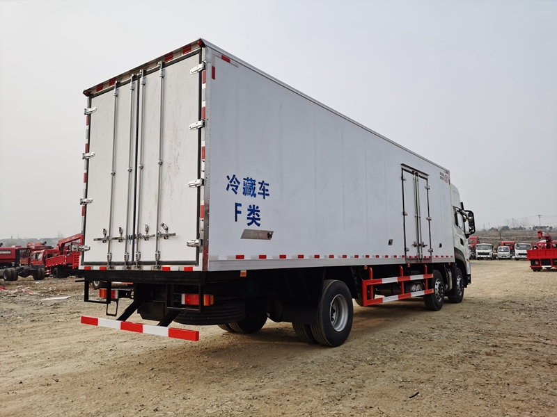 東風(fēng)天龍KL小三軸冷藏車(chē) 東風(fēng)天龍KL小三軸冷藏車(chē)