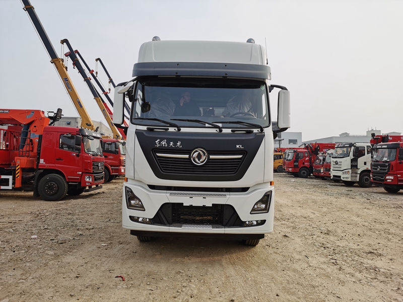 東風(fēng)天龍KL小三軸冷藏車(chē) 東風(fēng)天龍KL小三軸冷藏車(chē)