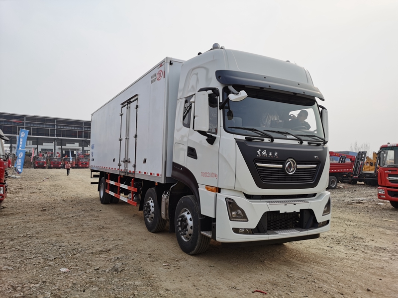 東風(fēng)天龍KL小三軸冷藏車(chē) 東風(fēng)天龍KL小三軸冷藏車(chē)