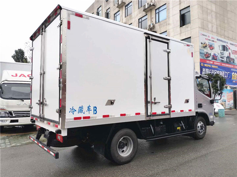 國(guó)六 福田歐馬可156馬力肉鉤冷藏車(chē)