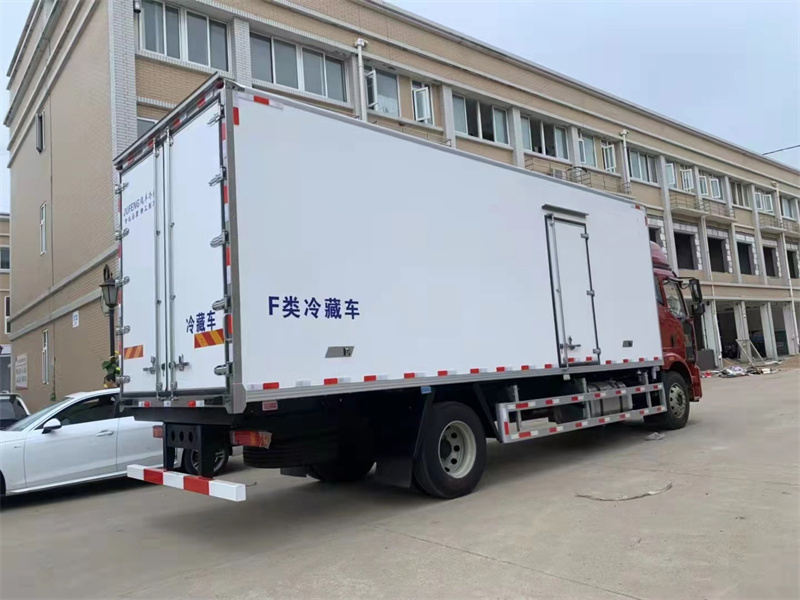 國六 精英版J6L解放6.8米高頂雙臥冷藏車 國六 精英版J6L解放6.8米高頂雙臥冷藏車
