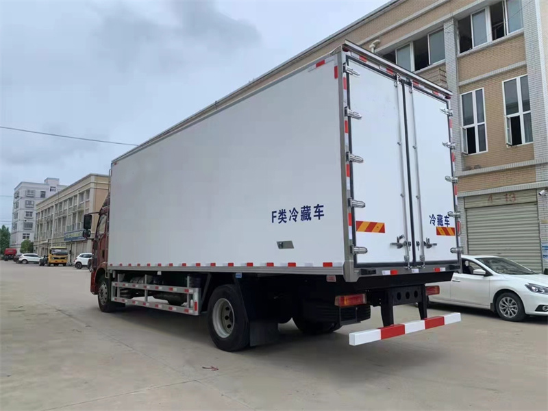 國六 精英版J6L解放6.8米高頂雙臥冷藏車 國六 精英版J6L解放6.8米高頂雙臥冷藏車