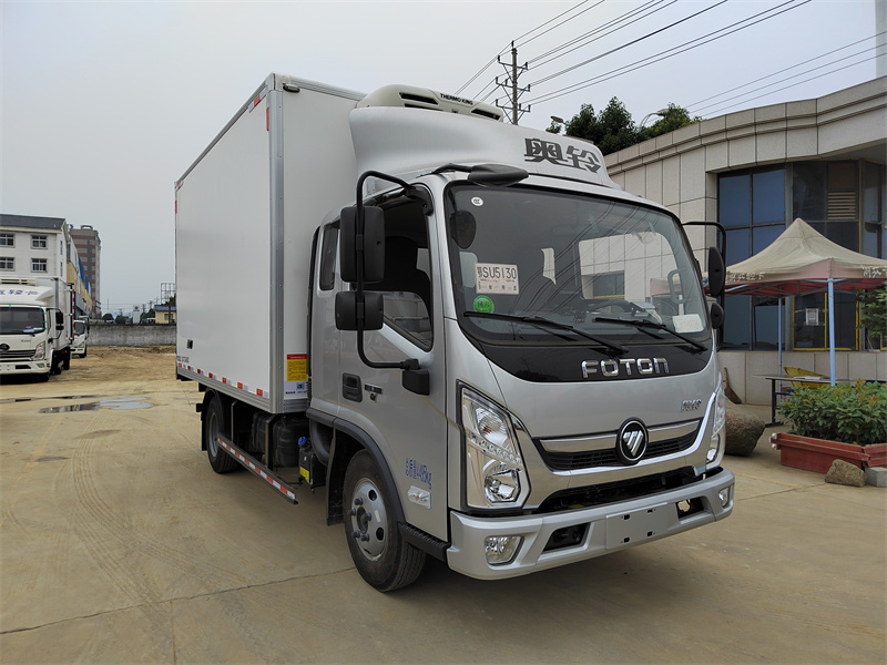 國(guó)六 福田奧鈴4.2米排半冷藏車(chē) 國(guó)六 福田奧鈴4.2米排半冷藏車(chē)