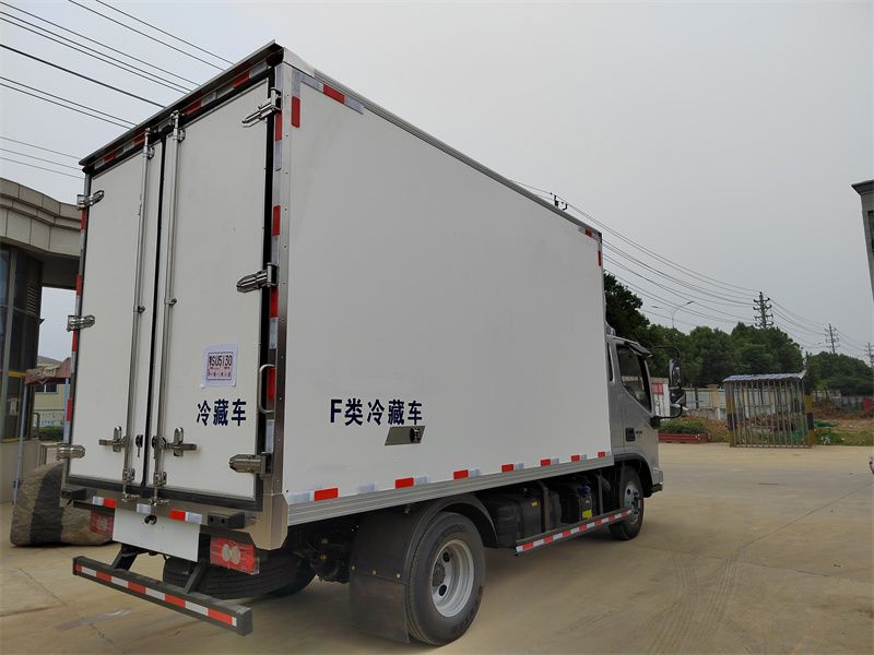 國(guó)六 福田奧鈴4.2米排半冷藏車(chē) 國(guó)六 福田奧鈴4.2米排半冷藏車(chē)
