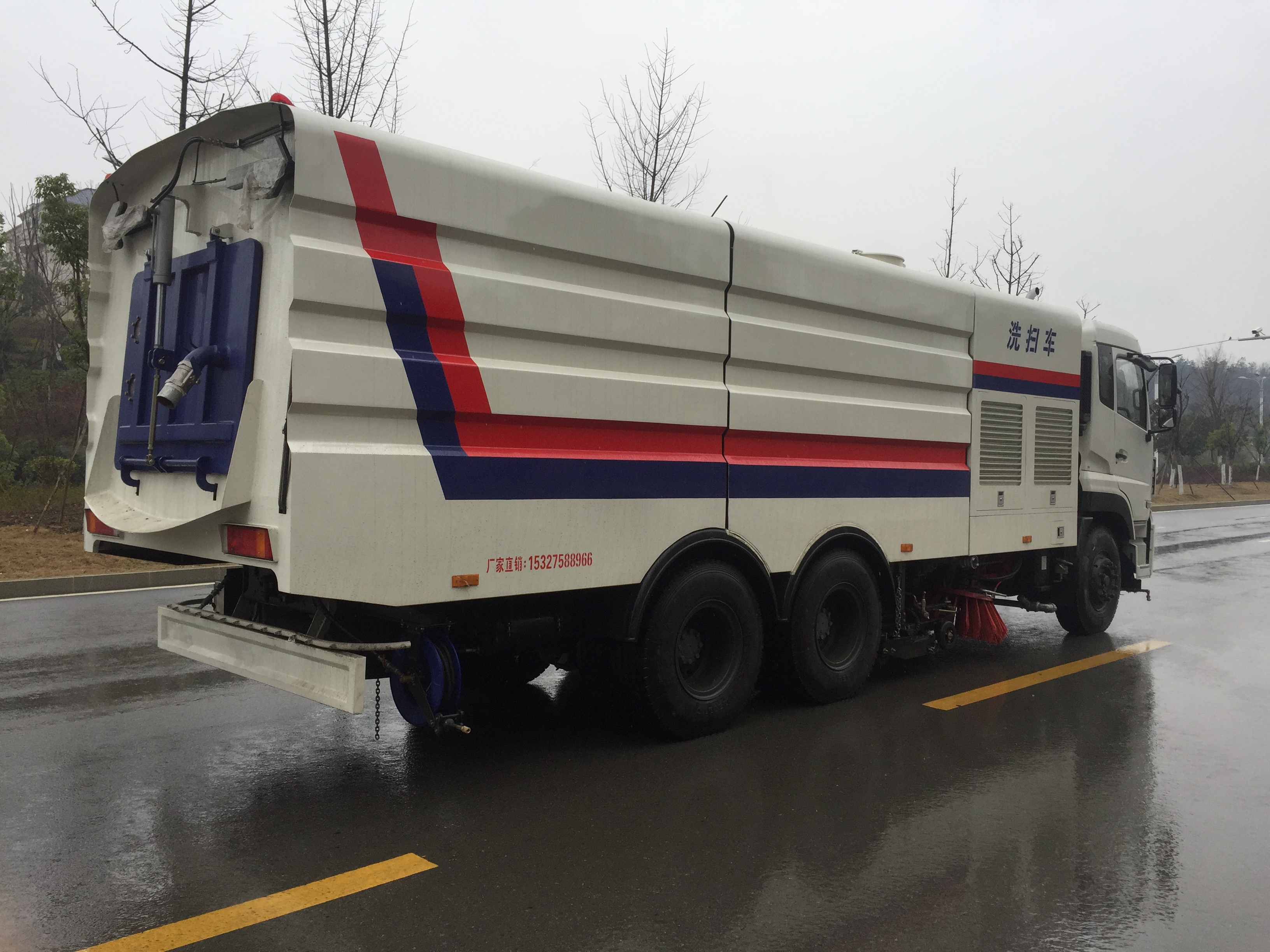 東風天龍大型洗掃車塵箱9方/水箱13方 東風天龍大型洗掃車塵箱9方/水箱13方