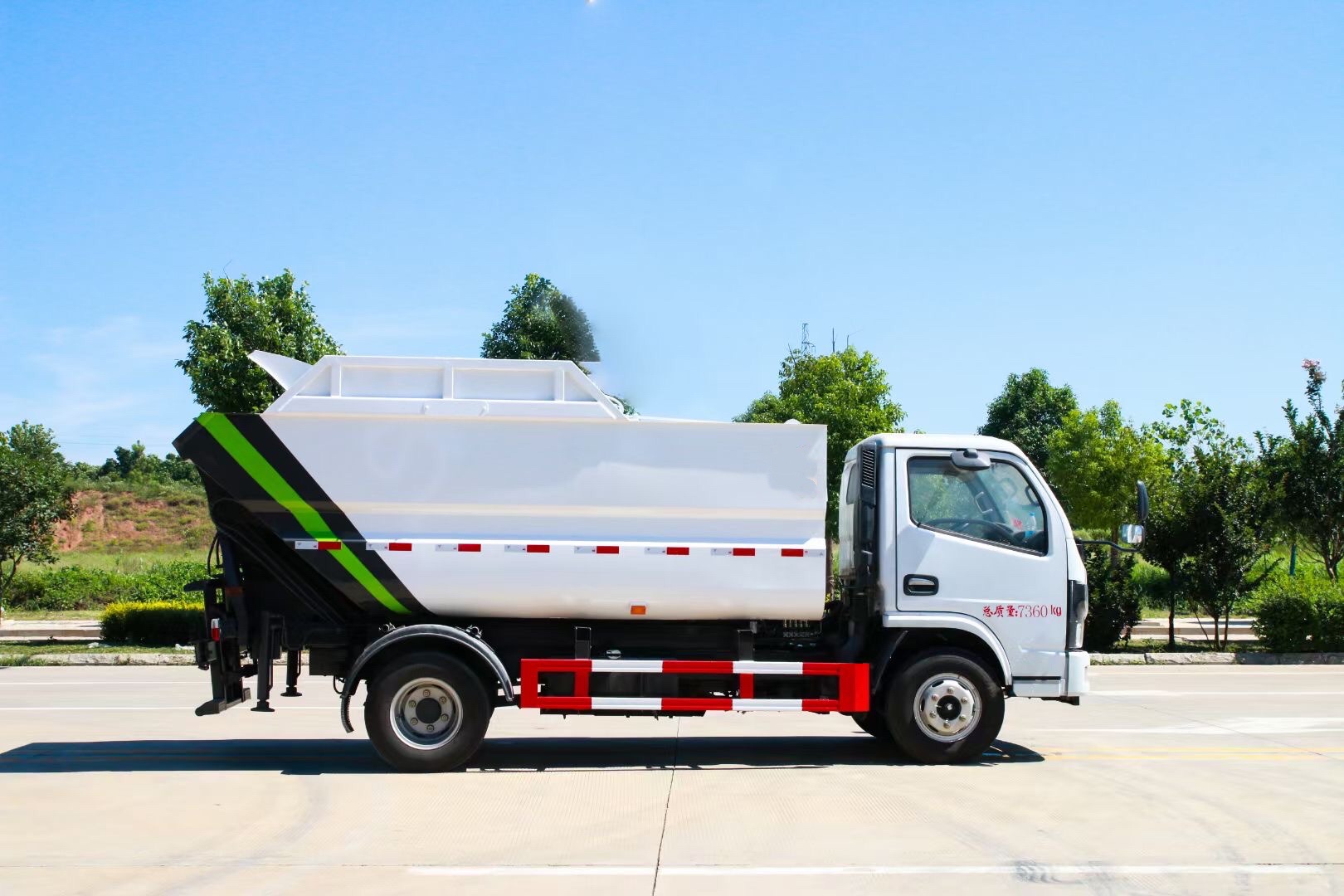 東風(fēng)小多利卡無泄漏后掛桶垃圾車 東風(fēng)小多利卡無泄漏后掛桶垃圾車