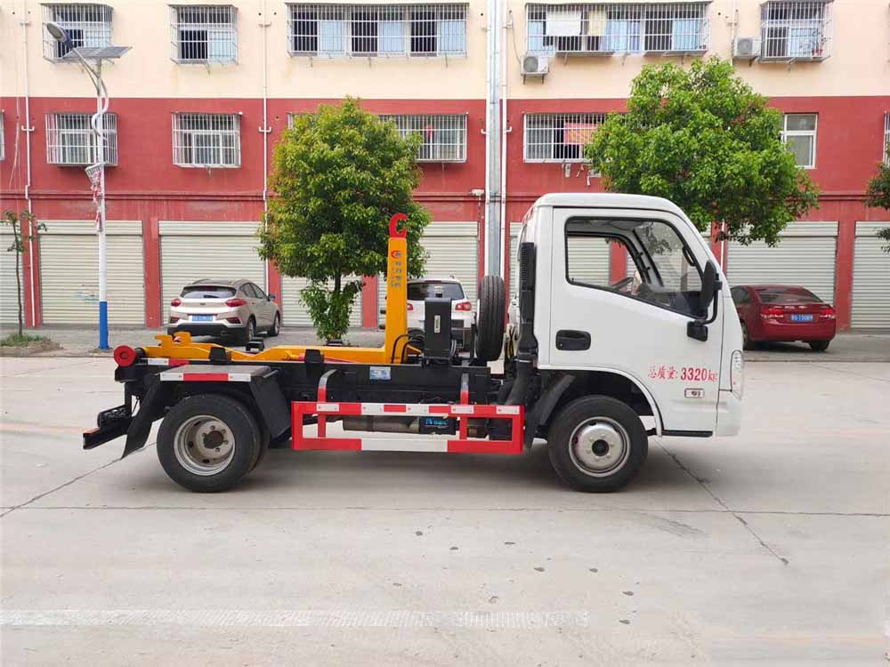 國(guó)六3方 藍(lán)牌躍進(jìn) 勾臂垃圾車(chē) 國(guó)六3方 藍(lán)牌躍進(jìn) 勾臂垃圾車(chē)