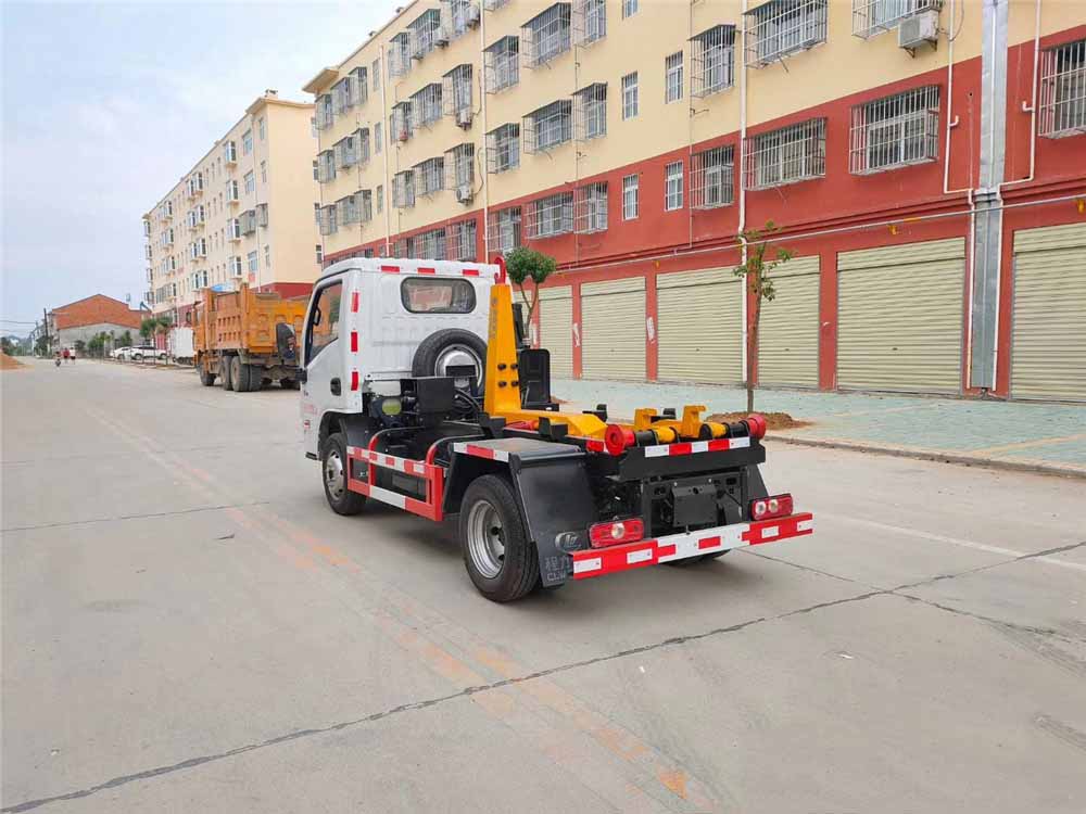 國(guó)六3方 藍(lán)牌躍進(jìn) 勾臂垃圾車(chē) 國(guó)六3方 藍(lán)牌躍進(jìn) 勾臂垃圾車(chē)