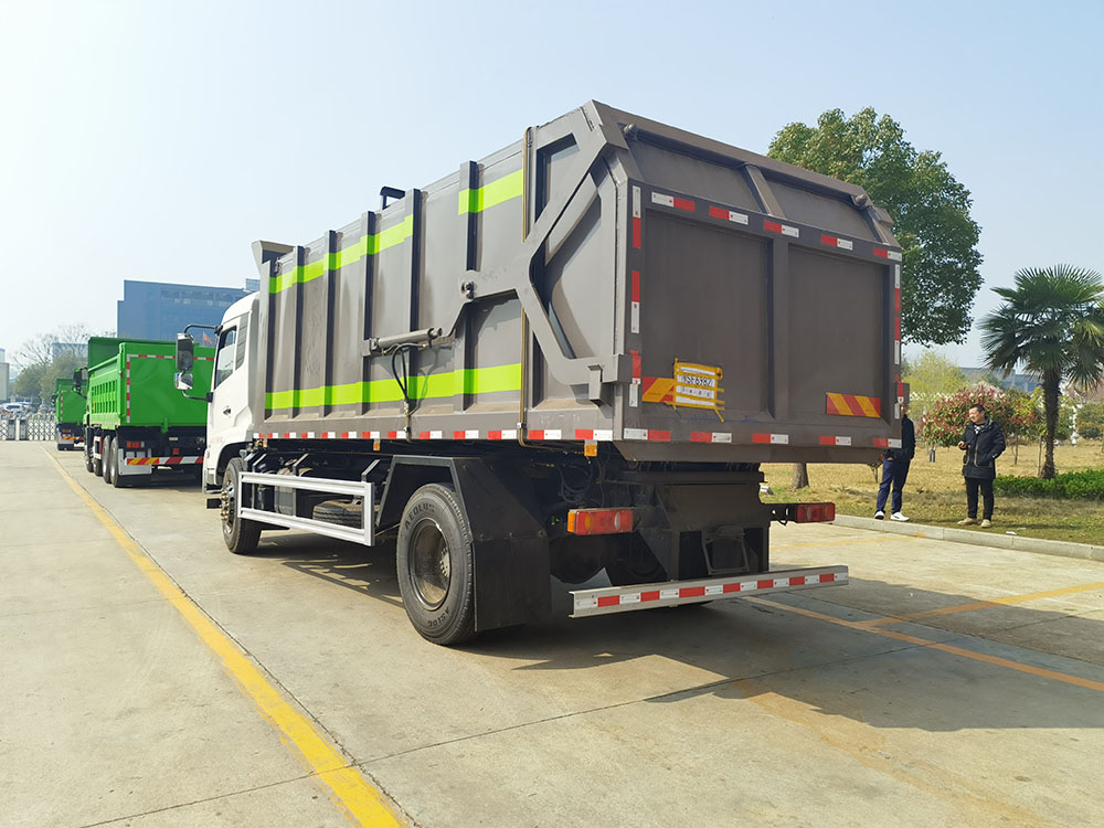 東風(fēng)天錦掛桶垃圾車 東風(fēng)天錦掛桶垃圾車