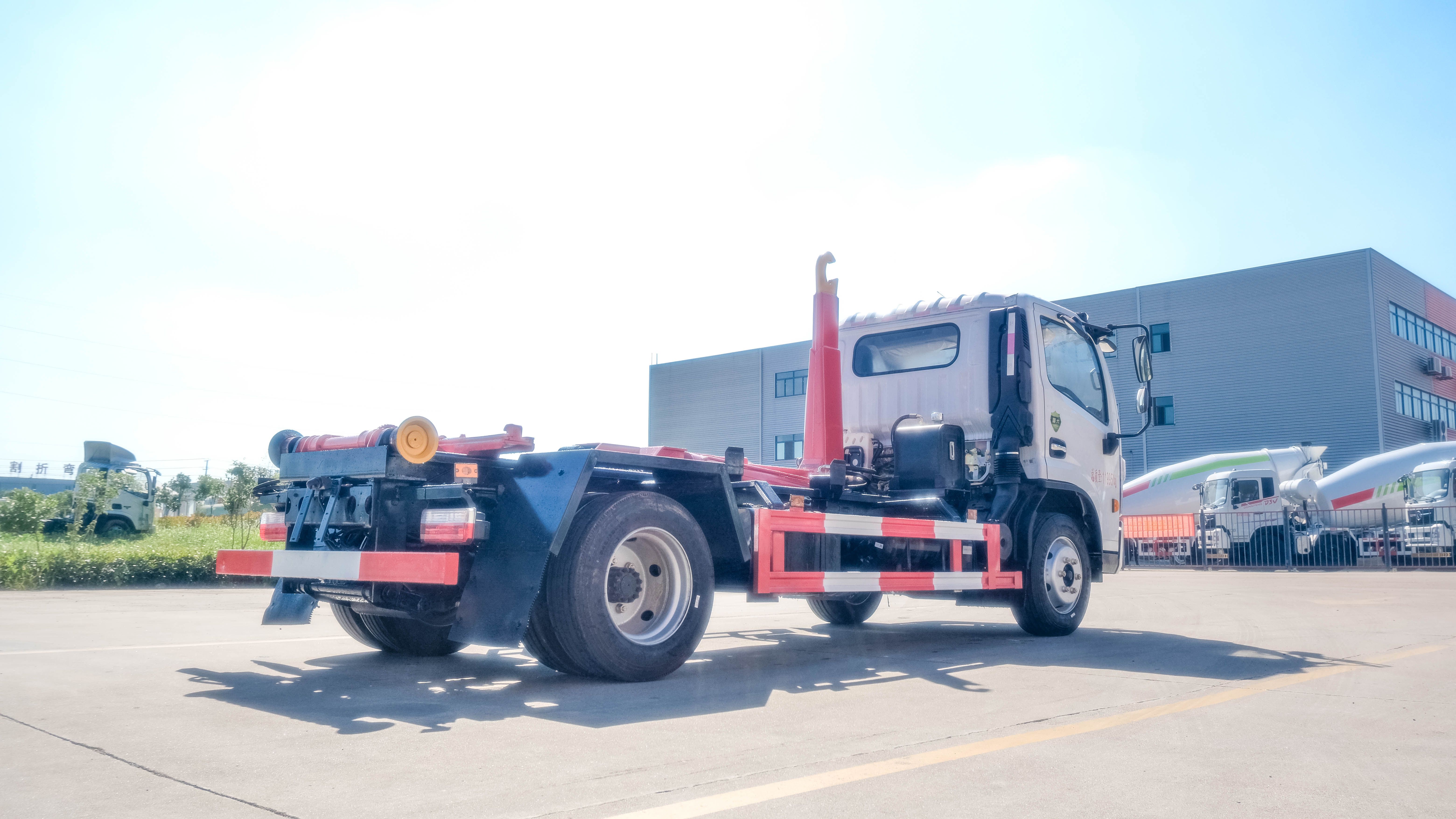 東風大多利卡7方勾臂垃圾車 東風大多利卡7方勾臂垃圾車