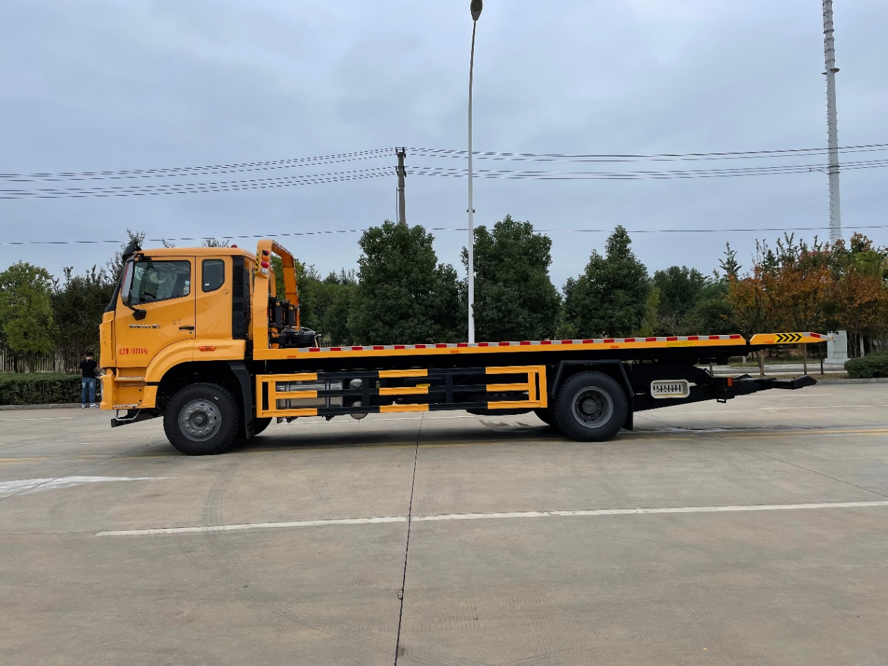 重汽豪沃寬體寬臥單橋大板清障車 重汽豪沃寬體寬臥單橋大板清障車