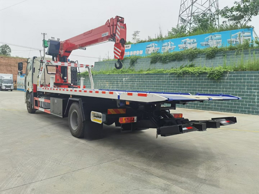 解放帶吊清障車 解放帶吊清障車